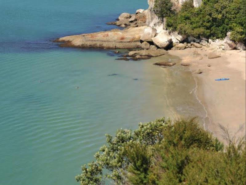 970 Lonely Bay Lodge Cooks Beach ภายนอก รูปภาพ